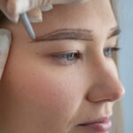 cliente-en-tratamiento-de-microblading