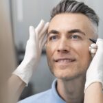 doctor-con-guantes-de-cerca