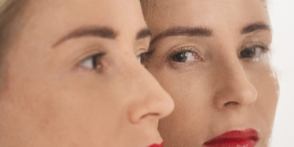 mujer-que-sufre-de-dismorfia-corporal